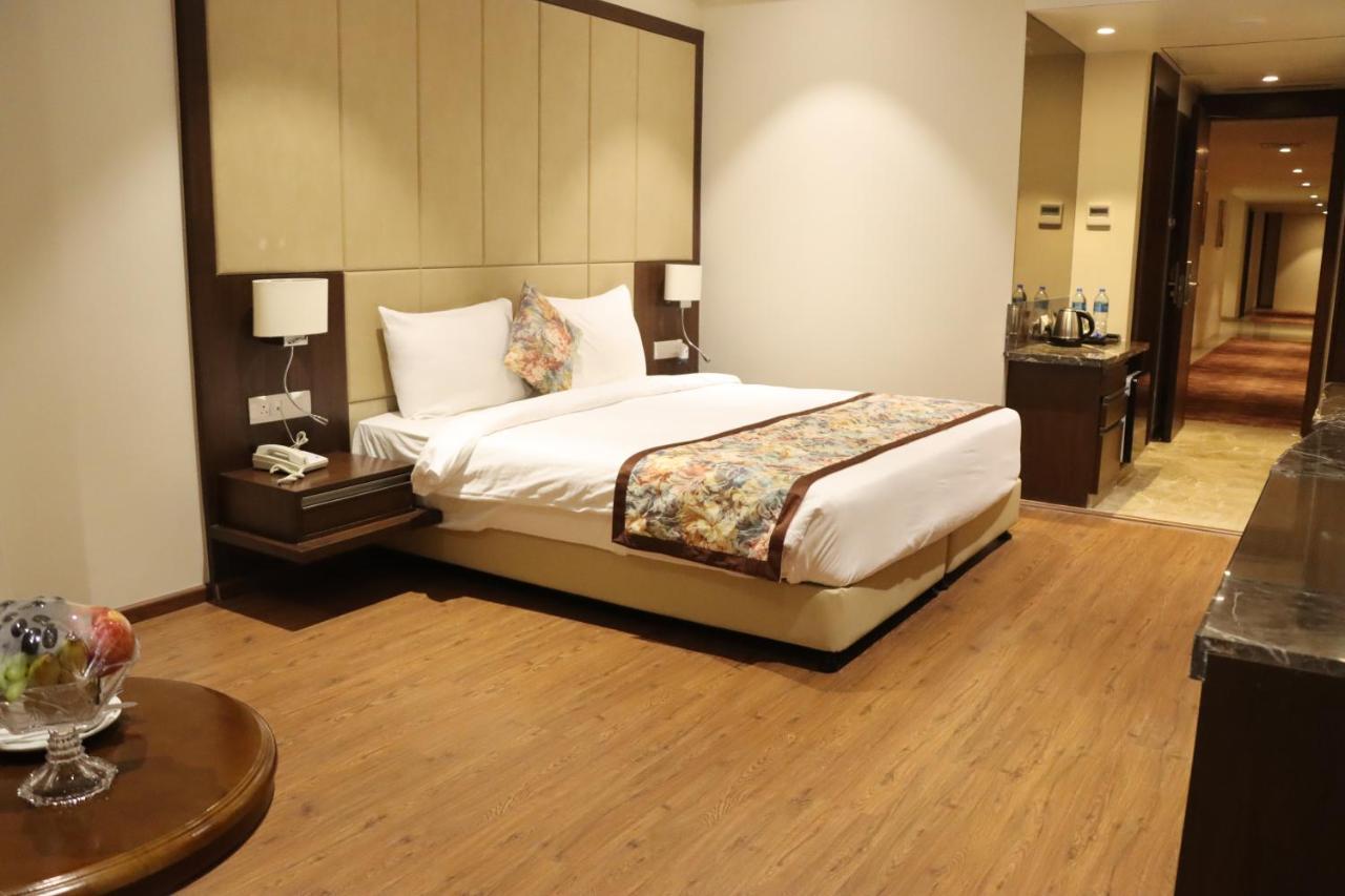 Pride Hotel Bhopal Exterior photo
