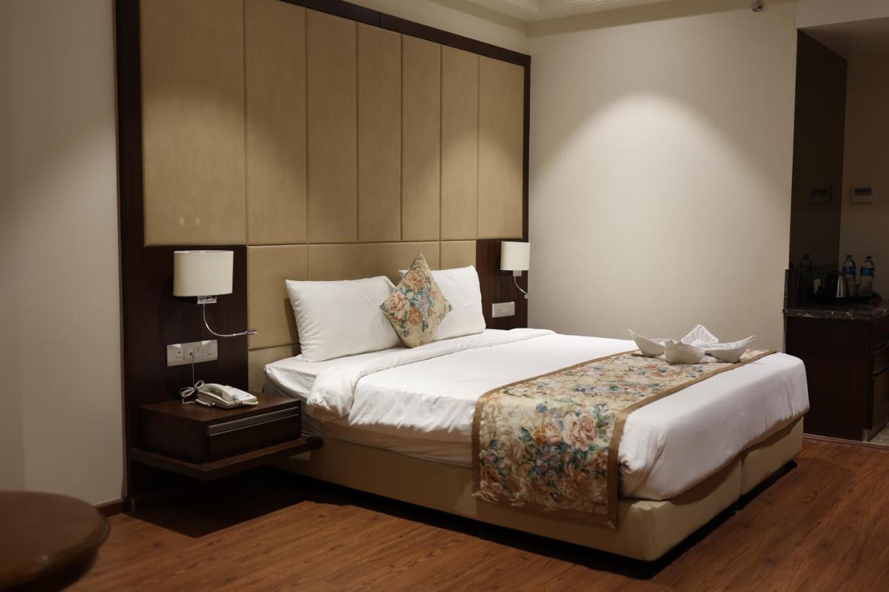 Pride Hotel Bhopal Exterior photo