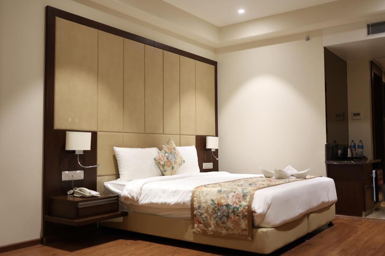 Pride Hotel Bhopal Exterior photo